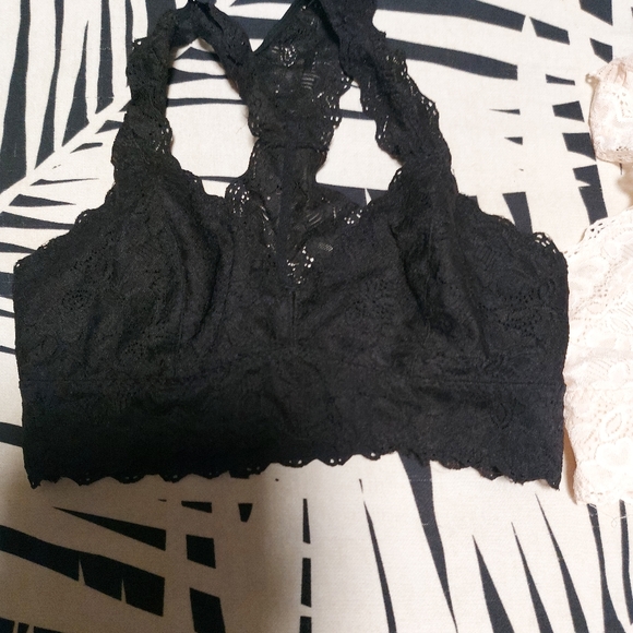 Lace bralettes - Picture 3 of 5